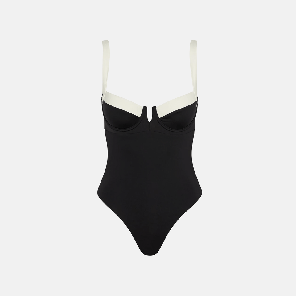 Maiô Bicolor Preto e Branco com Aro Estruturado – Estefânia