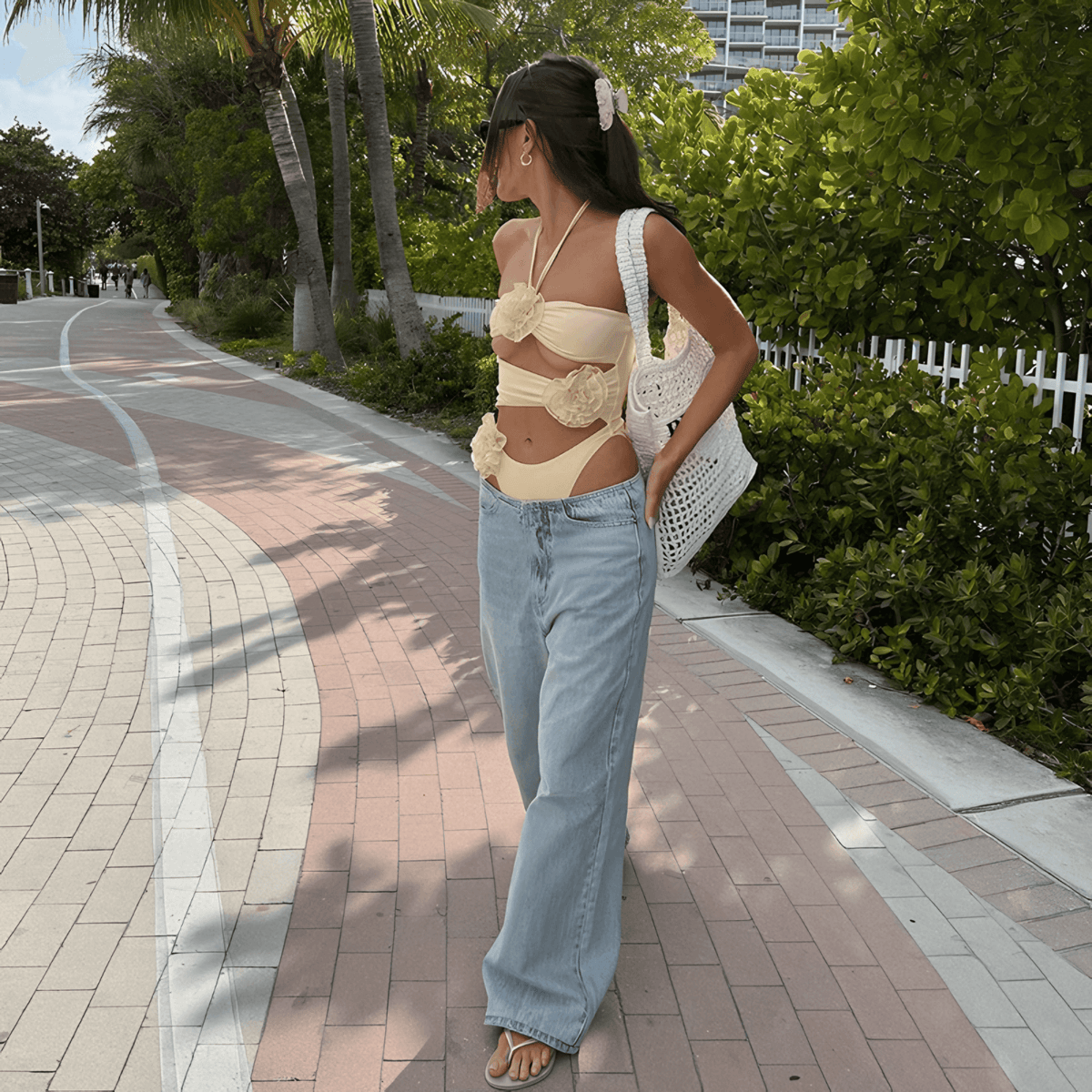 Maiô Off White com Recortes e Flores 3D – Calirisa