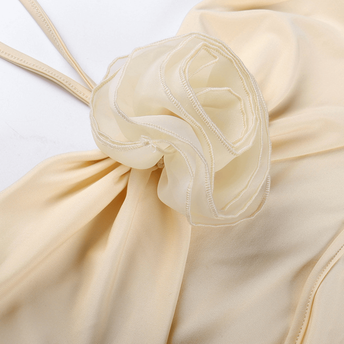 Maiô Off White com Recortes e Flores 3D – Calirisa
