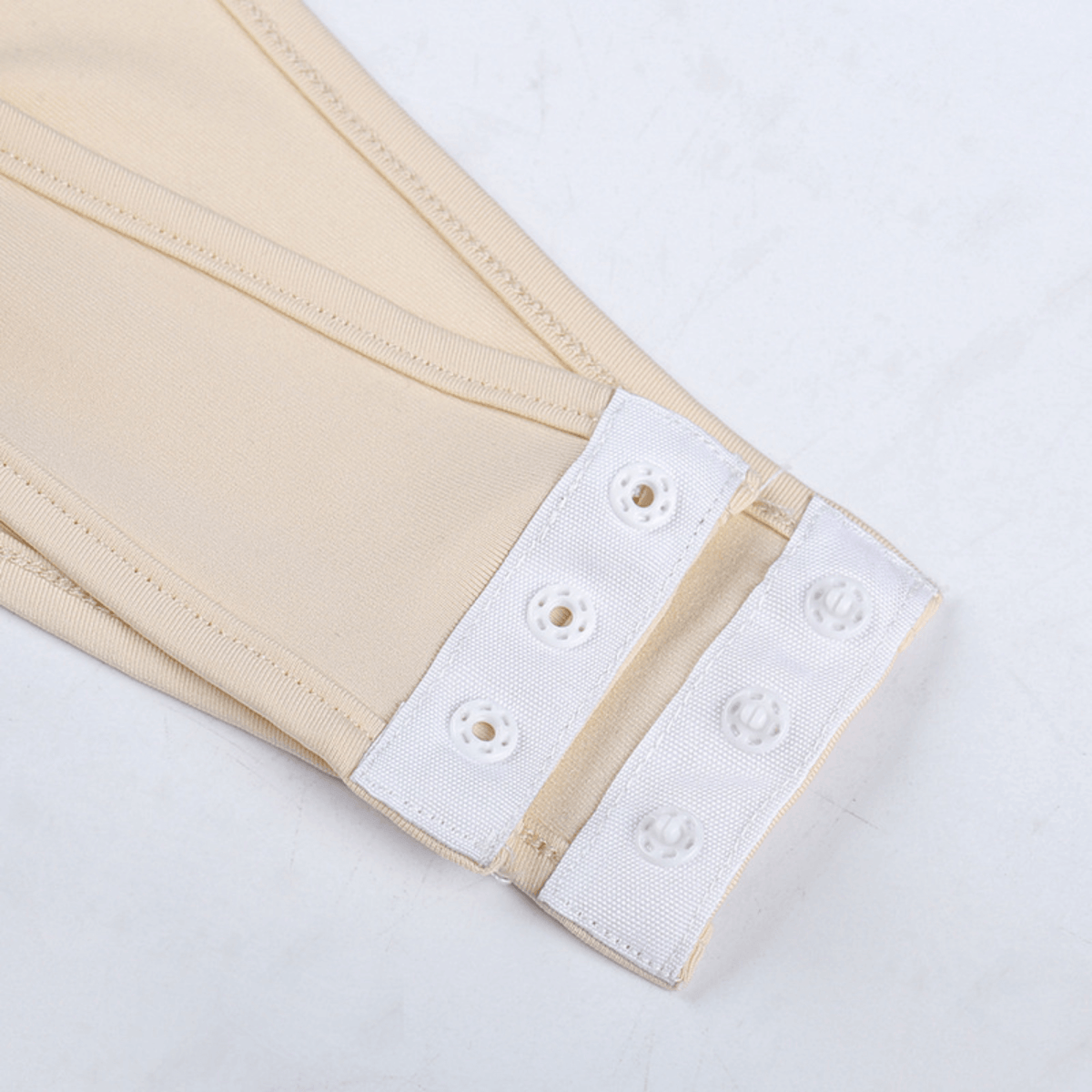 Maiô Off White com Recortes e Flores 3D – Calirisa
