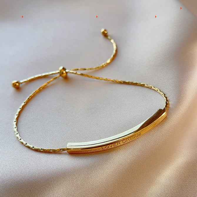 MÊS DOS NAMORADOS VX - Pulseira Dourada Feminina Ajustável com Barra Polida – Leonora