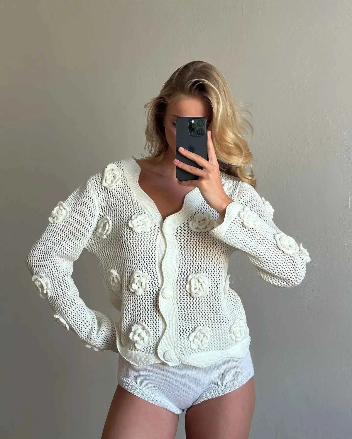 Cardigã de Tricô com Aplicação de Flores 3D – Fionara