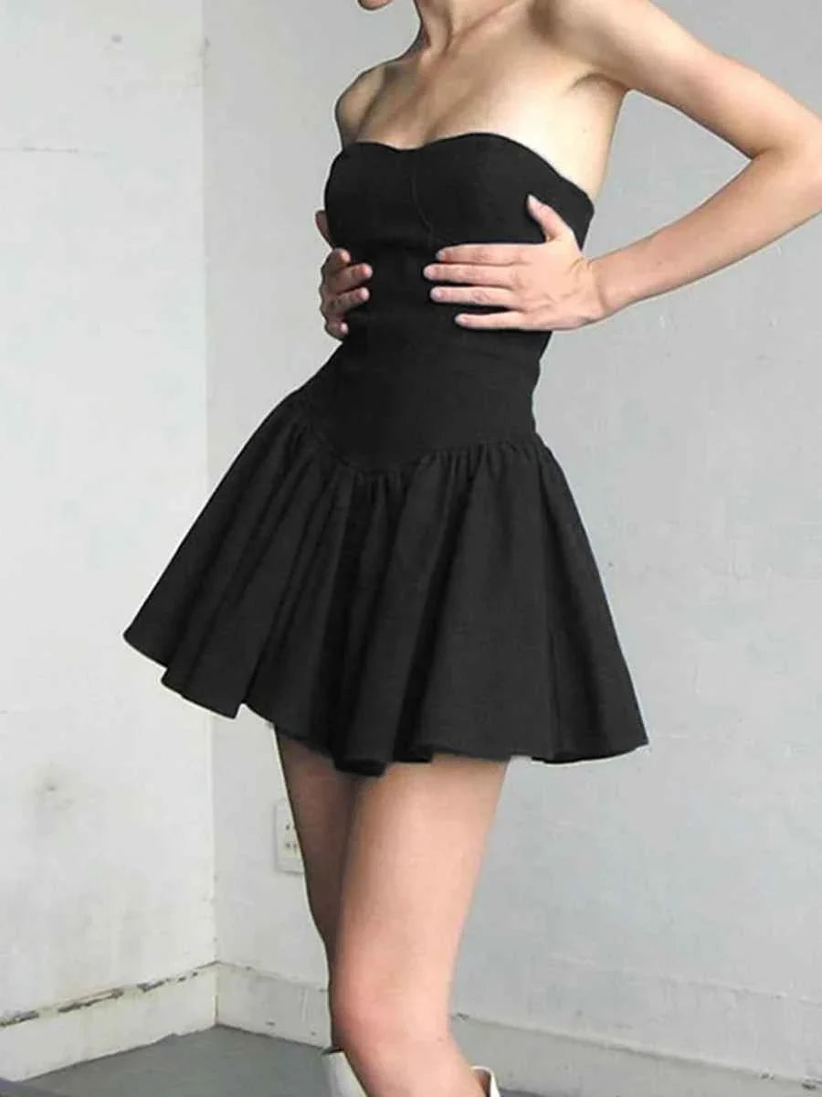 Vestido Curto Tomara que Caia com Corpete Estruturado e Saia Evasê – Maranora