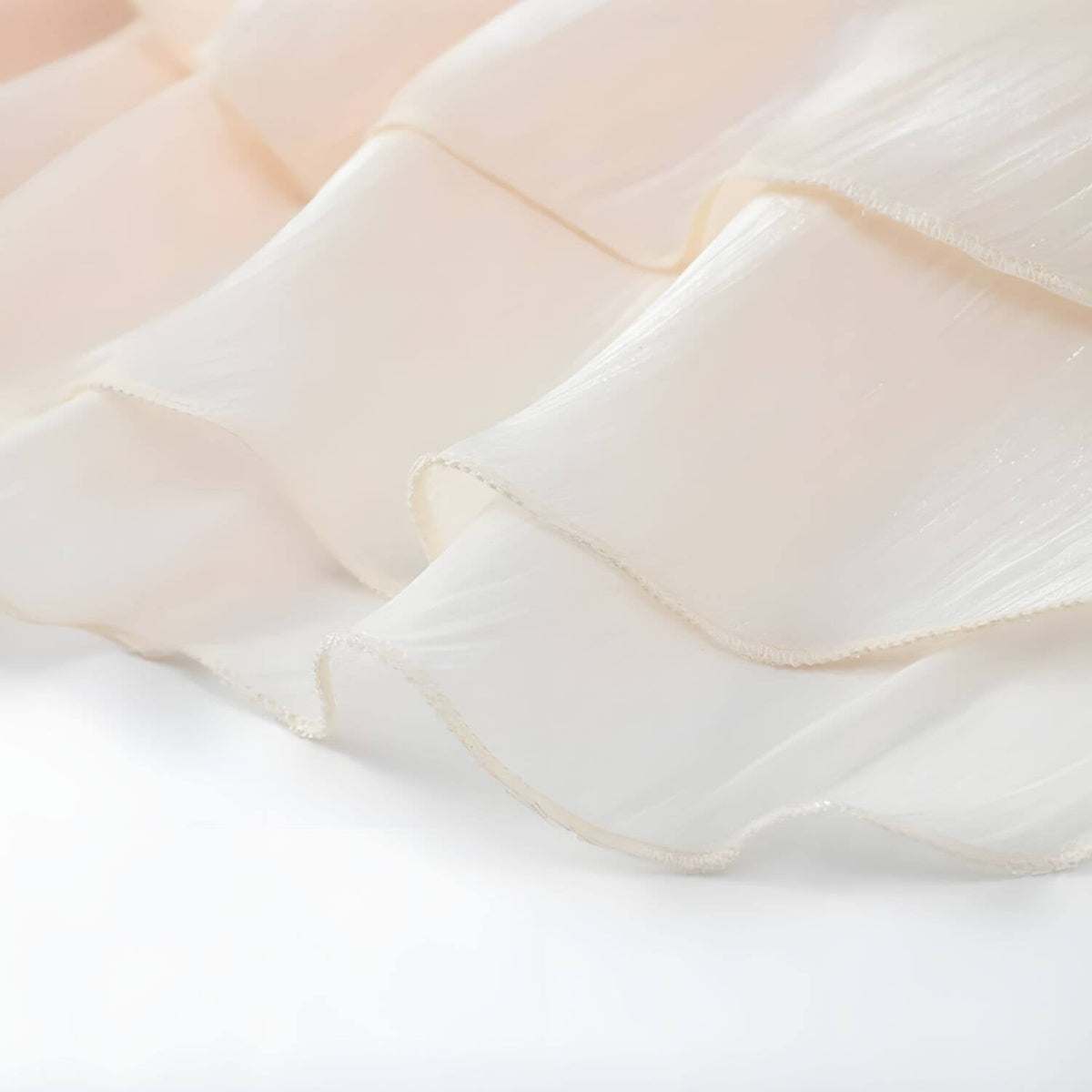 Vestido Curto com Mangas Poeta Volumosas, Corpo Drapeado e Saia Envelope – Amanara
