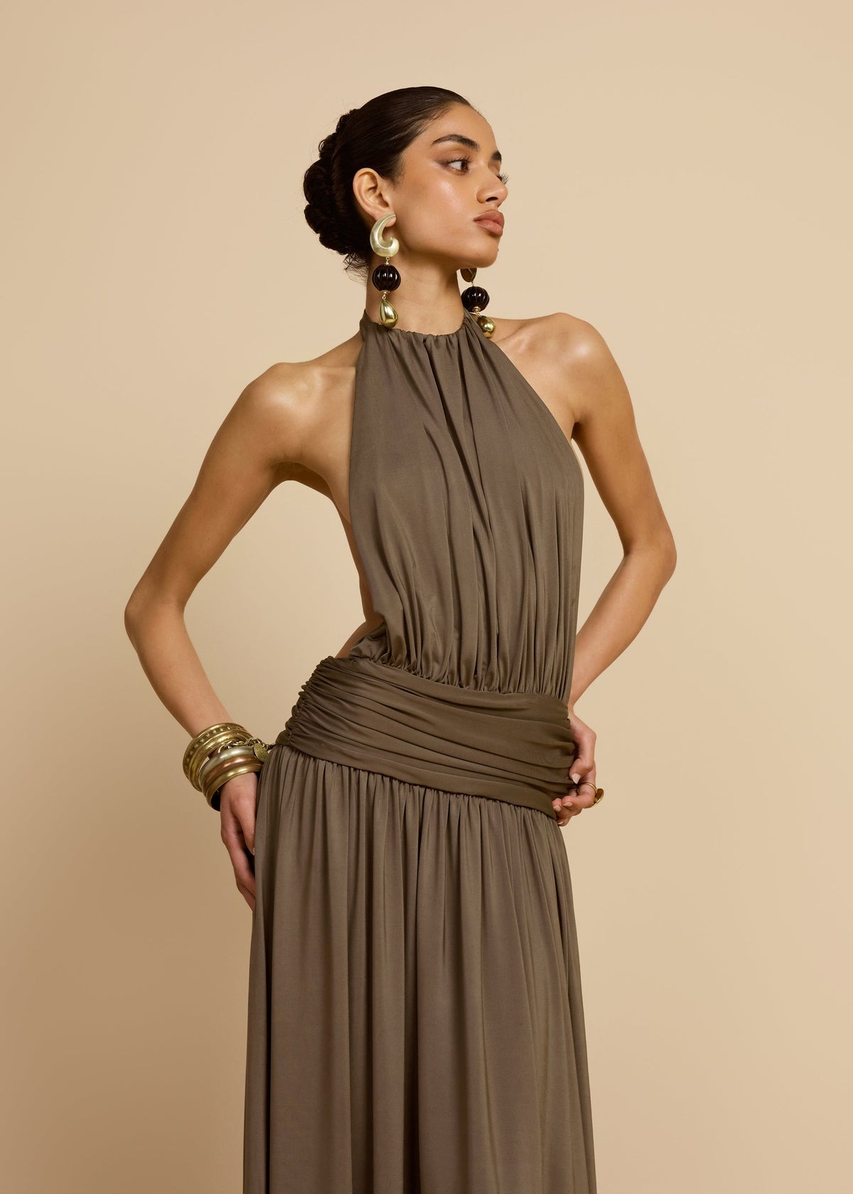 Vestido Longo Frente Única com Cintura Drapeada – Anita