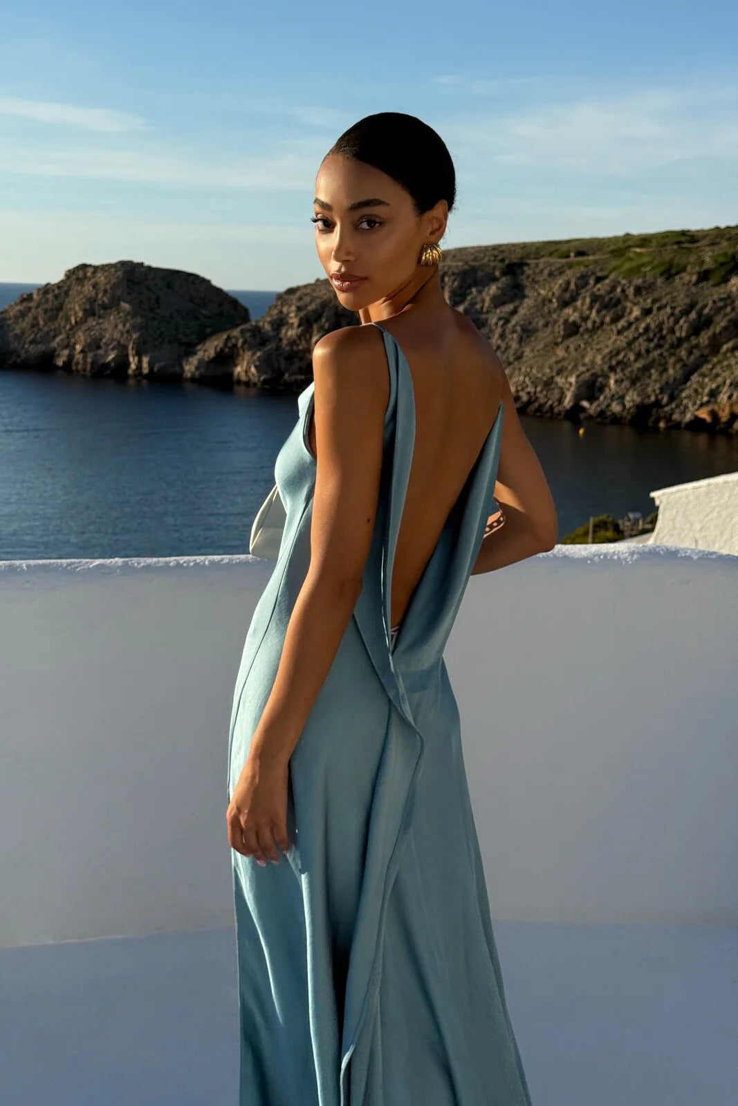 Vestido Longo de Festa em Cetim com Fenda Lateral e Decote Drapeado Feminino – Calilina