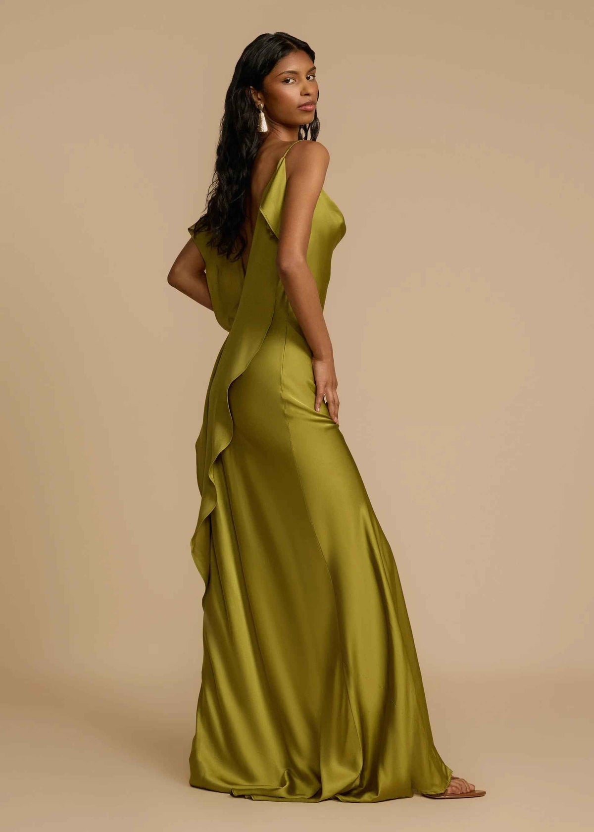 Vestido Longo de Festa em Cetim com Fenda Lateral e Decote Drapeado Feminino Verde Oliva – Romina