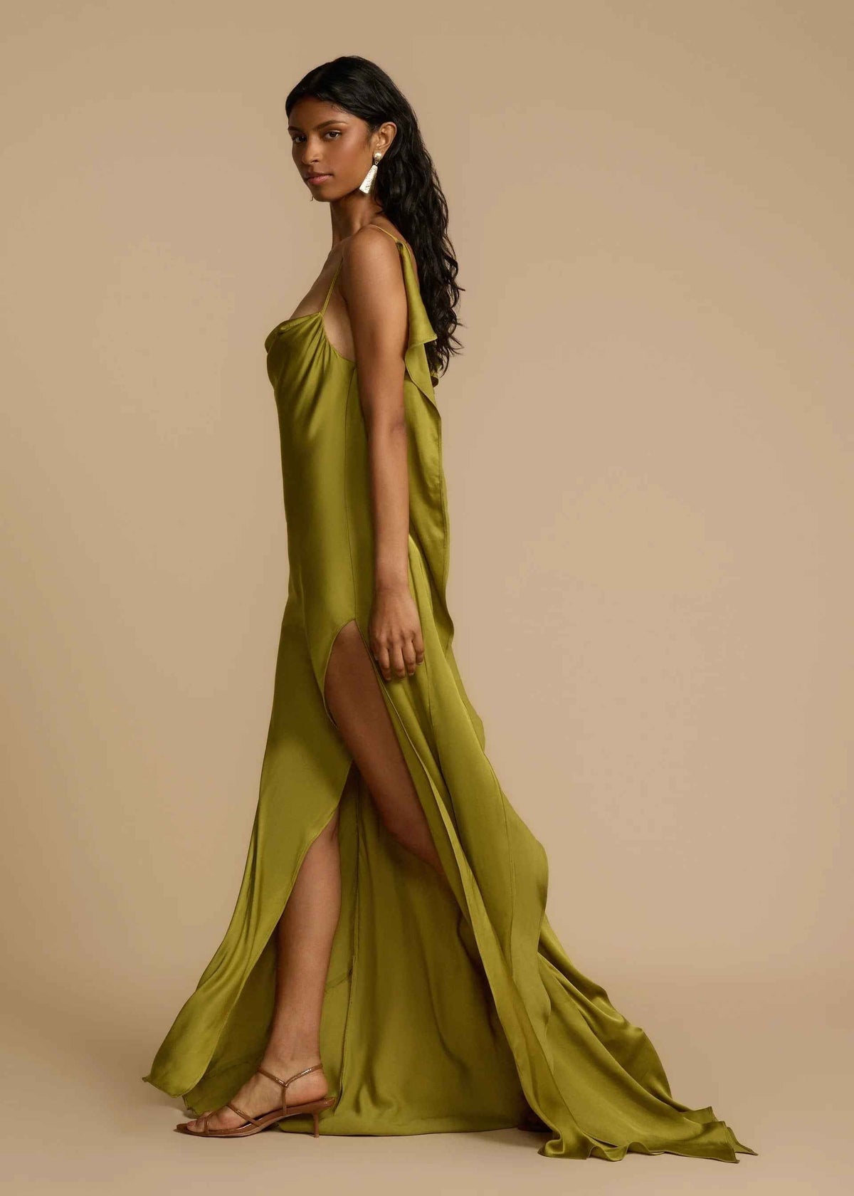 Vestido Longo de Festa em Cetim com Fenda Lateral e Decote Drapeado Feminino – Calilina