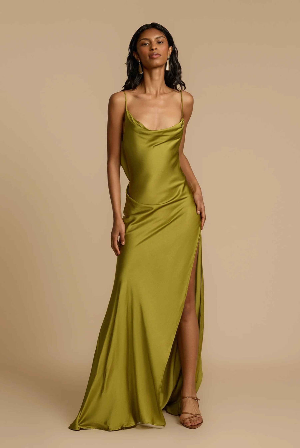 Vestido Longo de Festa em Cetim com Fenda Lateral e Decote Drapeado Feminino – Calilina