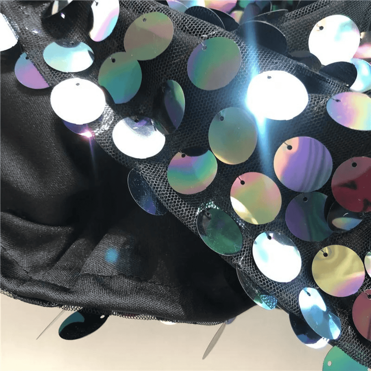 Vestido de Festa Curto de Paetê Furta-Cor com Costas Nuas – Alarisa