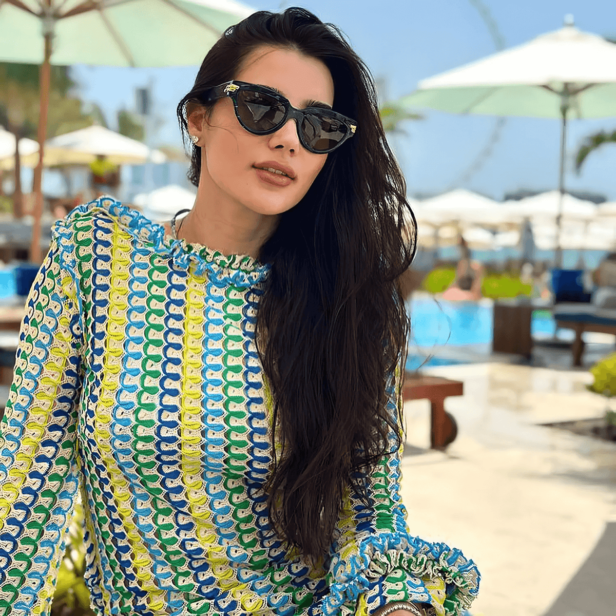 Vestido Longo de Tricô Estampado com Manga Sino e Decote Canoa – Larilina
