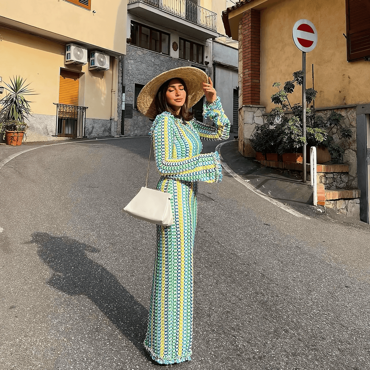 Vestido Longo de Tricô Estampado com Manga Sino e Decote Canoa – Larilina