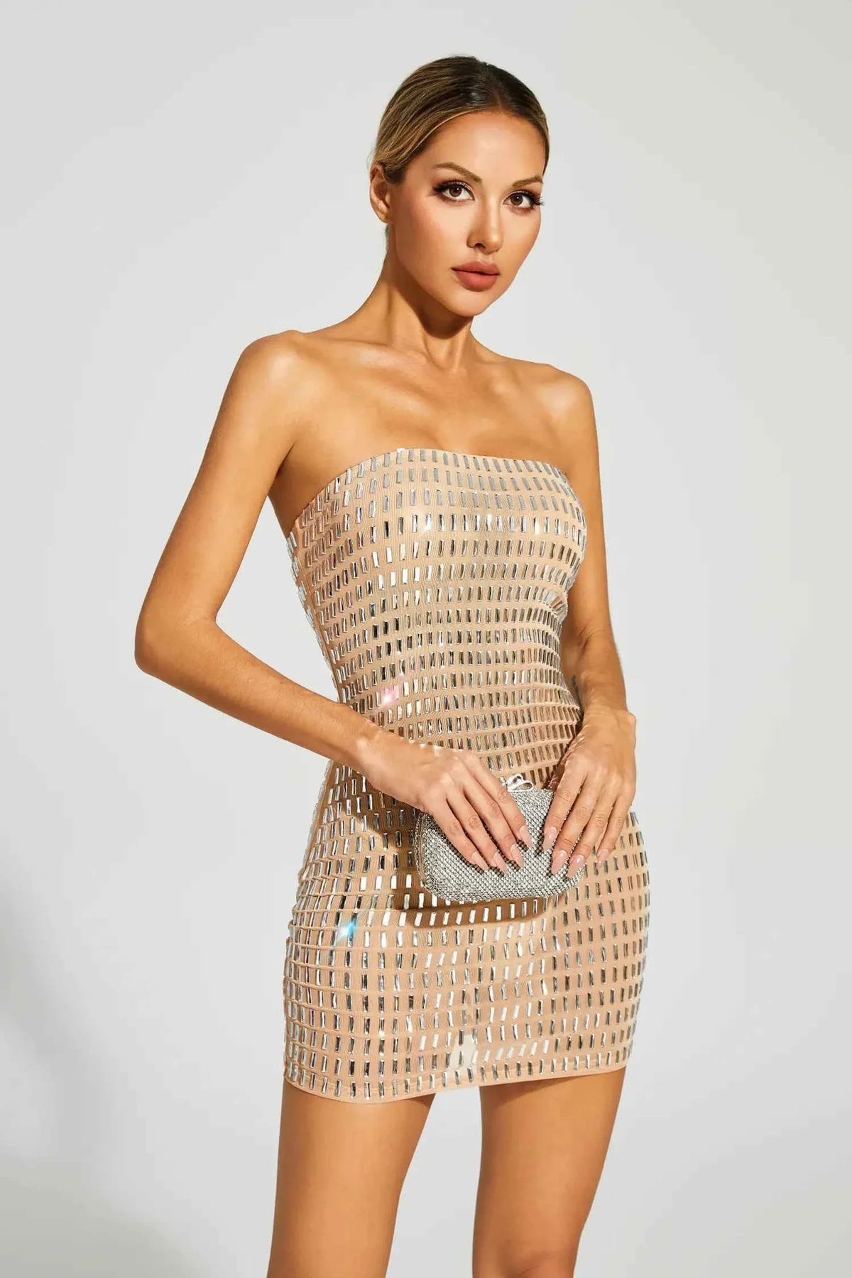 Vestido Curto Tomara Que Caia com Aplicações Espelhadas – Olinora