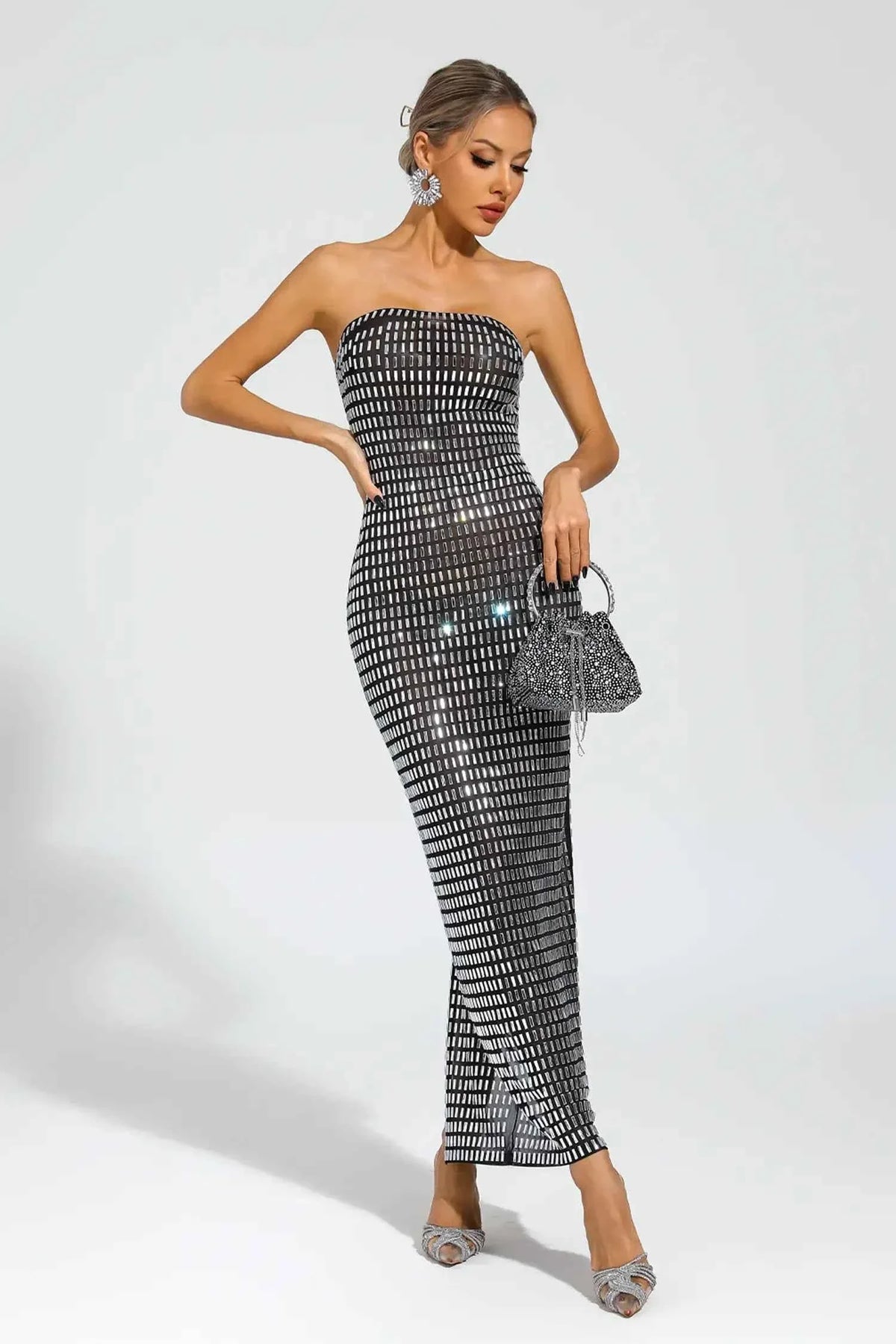 Vestido Longo Tomara que Caia com Aplicações Metálicas Geométricas – Niranora