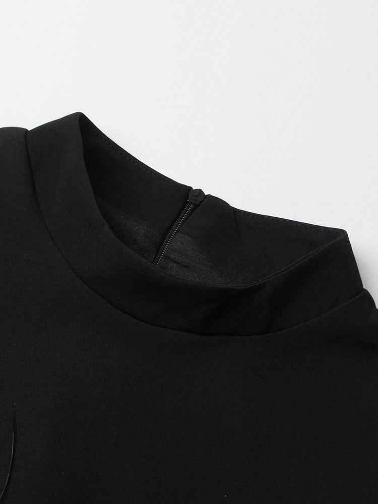 Vestido Curto de Festa Preto com Gola Alta e Barra em Plumas – Milanora