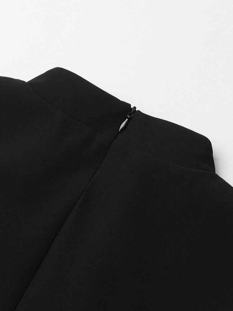 Vestido Curto de Festa Preto com Gola Alta e Barra em Plumas – Milanora