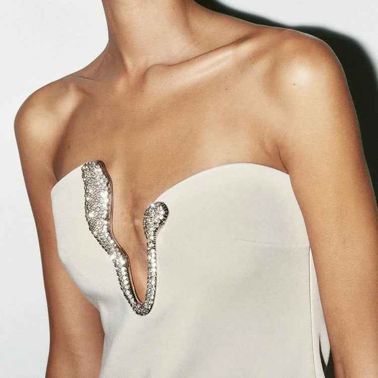 Vestido Curto Feminino Tomara que Caia Alfaiataria com Decote Jóia Strass – Marisa