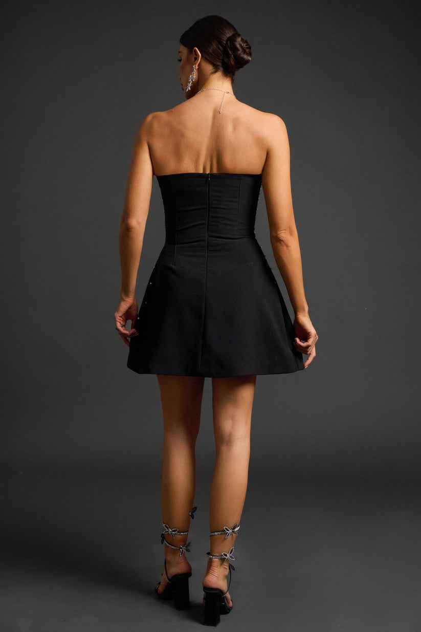 Vestido Curto Preto Tomara que Caia com Bordado de Pérolas e Cristais – Belanira