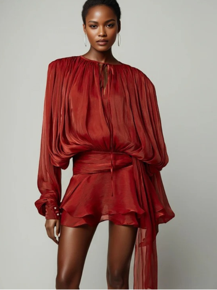 Vestido Curto com Mangas Poeta Volumosas, Corpo Drapeado e Saia Envelope – Amanara