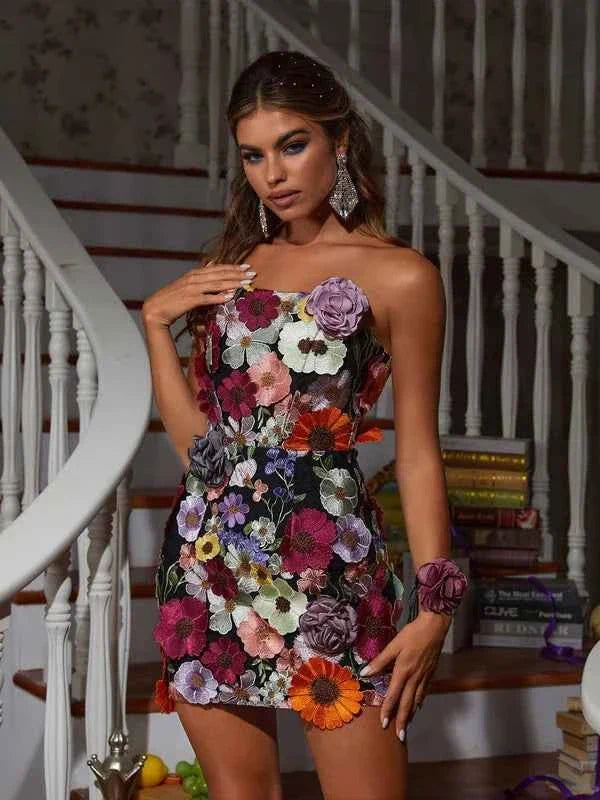 Vestido de Festa Curto Tomara que Caia com Aplicação de Flores 3D – Salinira