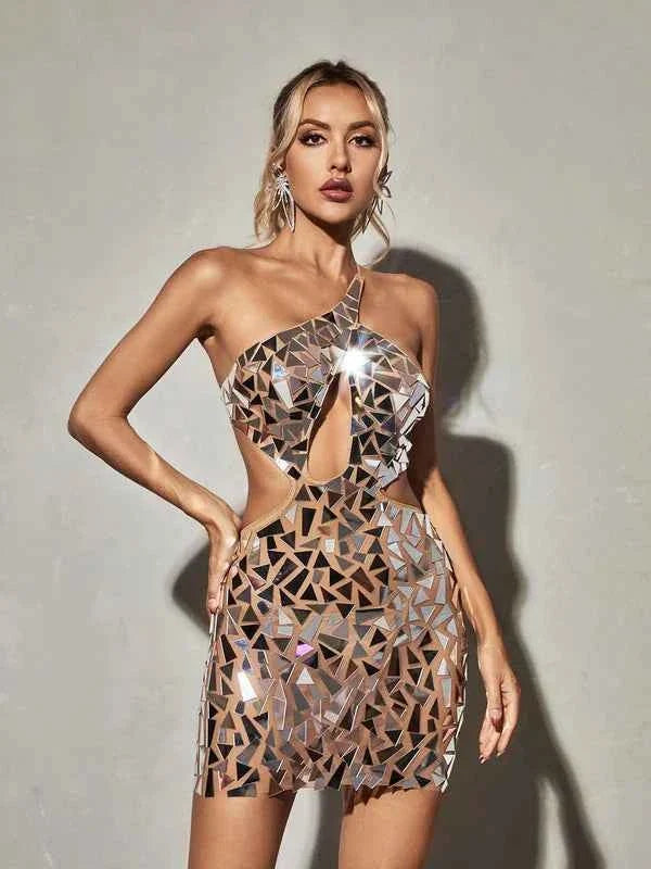 Vestido de Festa Curto Assimétrico com Mosaico de Espelhos e Recortes – Rianira