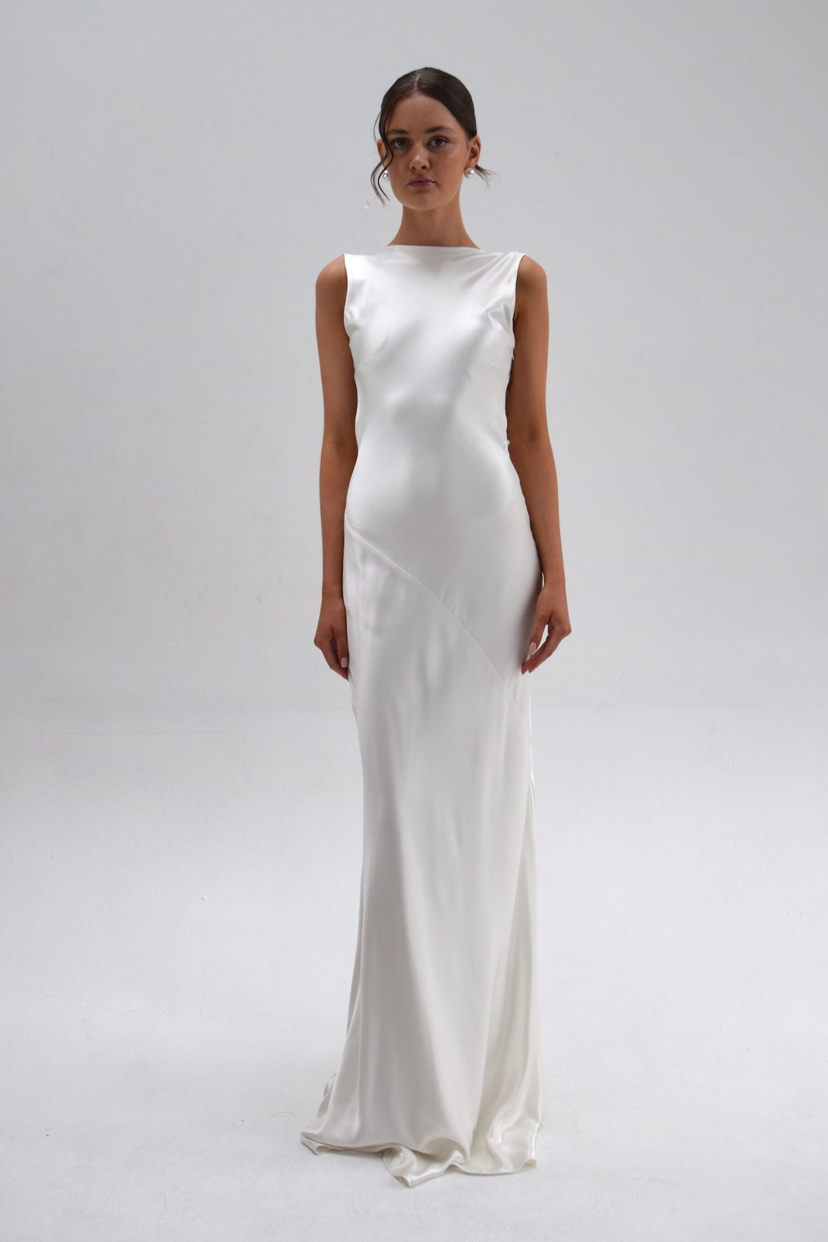 Vestido Longo Acetinado de Festa com Decote Profundo nas Costas – Lara