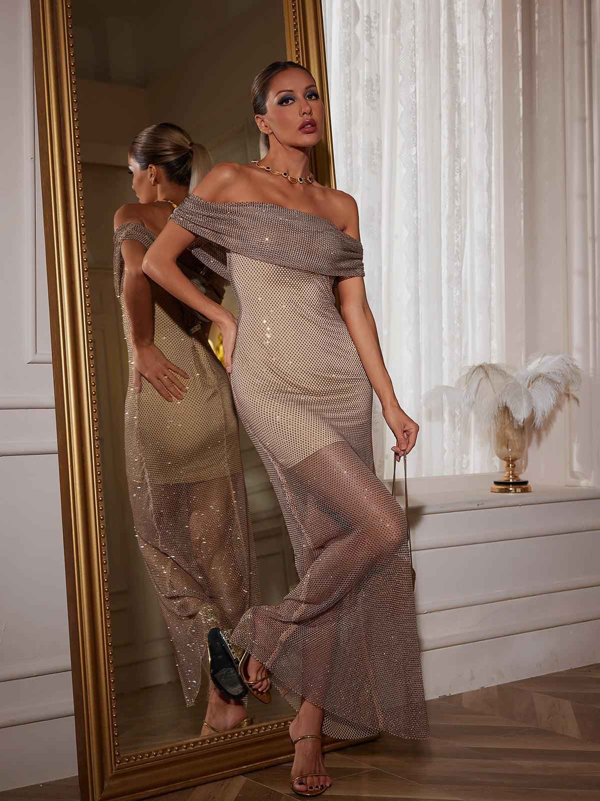 Vestido Longo Nude Ombro a Ombro com Tela de Cristais e Transparência Sofisticada – Dalanora