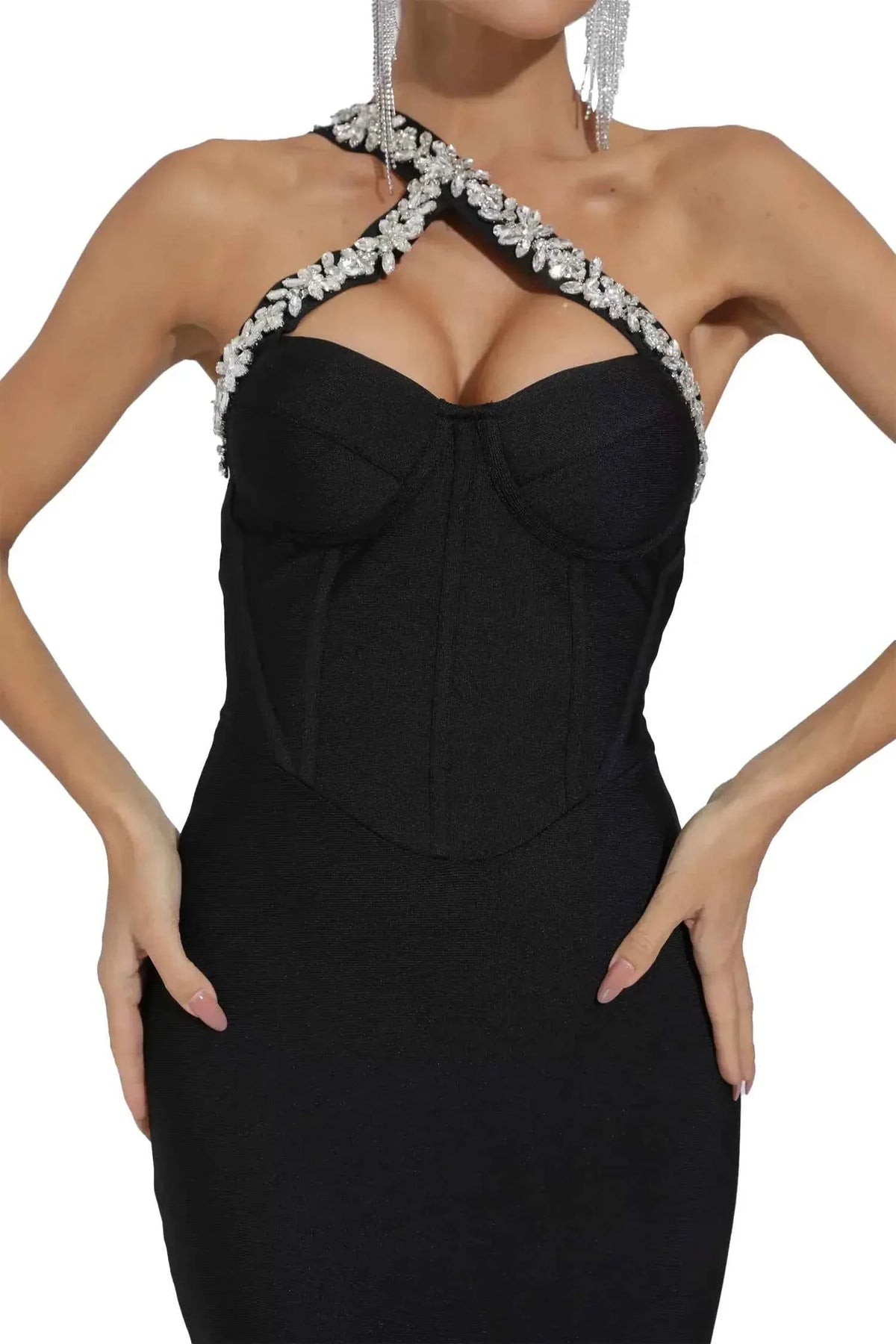 Vestido Longo Preto com Decote Cruzado Bordado em Cristais e Fenda Discreta – Solanora