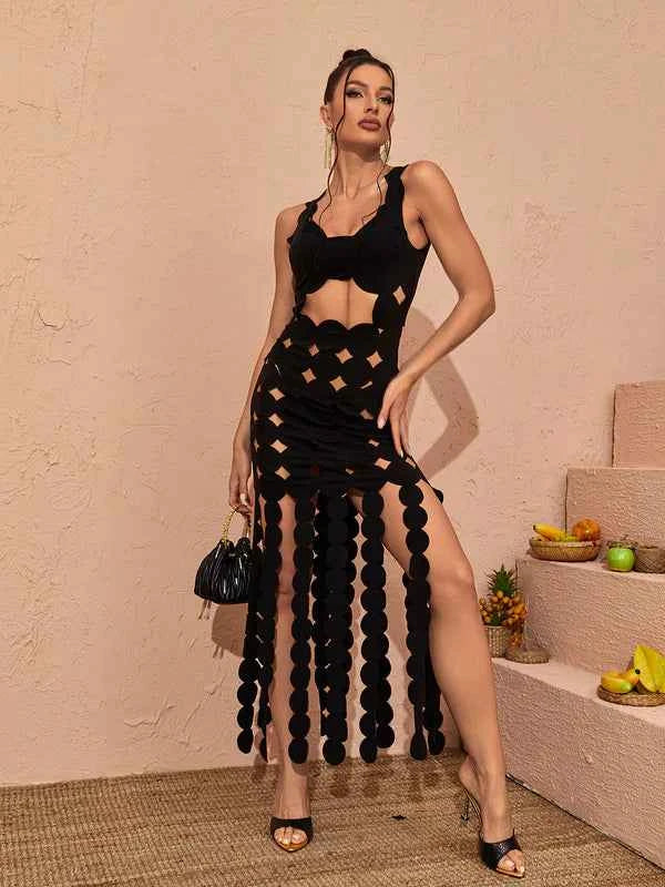Vestido Longo Preto de Festa com Recortes Vazados e Aplicações Geométricas – Rosanira
