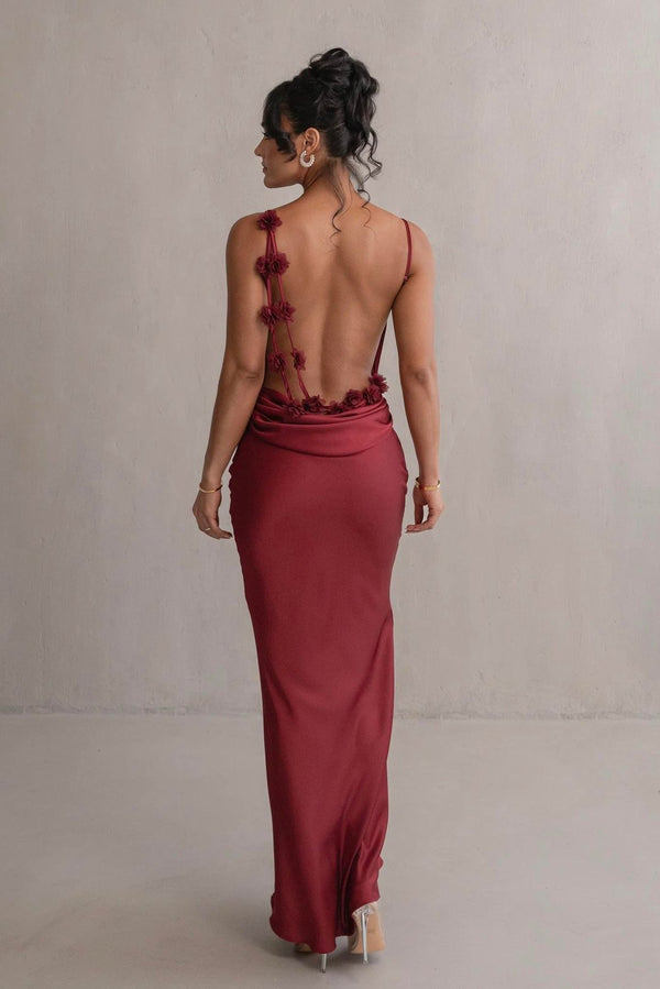 Vestido Longo de Cetim com Decote Degagê e Costas Abertas – Areta