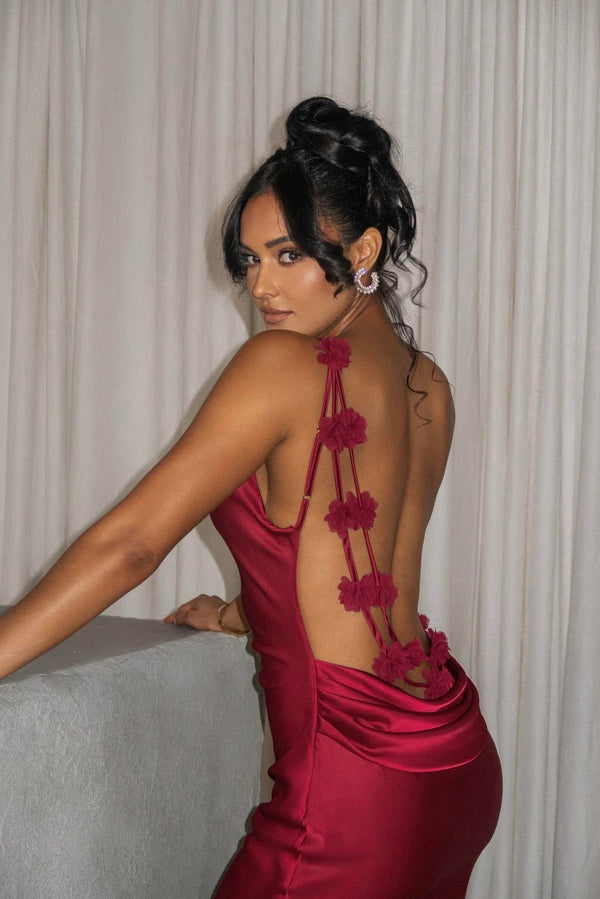 Vestido Longo de Cetim com Decote Degagê e Costas Abertas – Areta