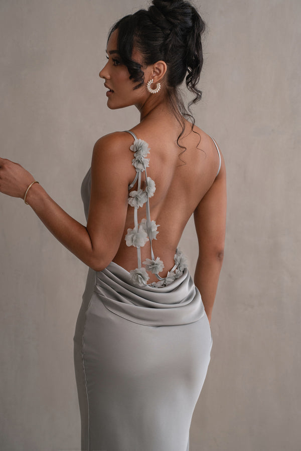 Vestido Longo de Cetim com Decote Degagê e Costas Abertas – Areta