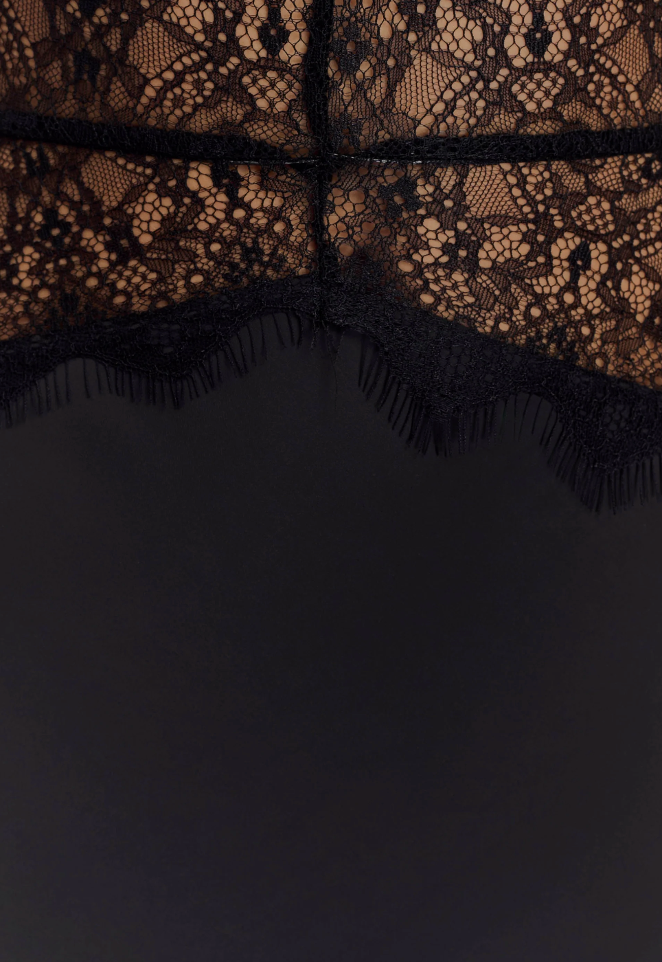 Vestido Longo de Cetim com Recorte em Renda e Frente Única – Geórgia