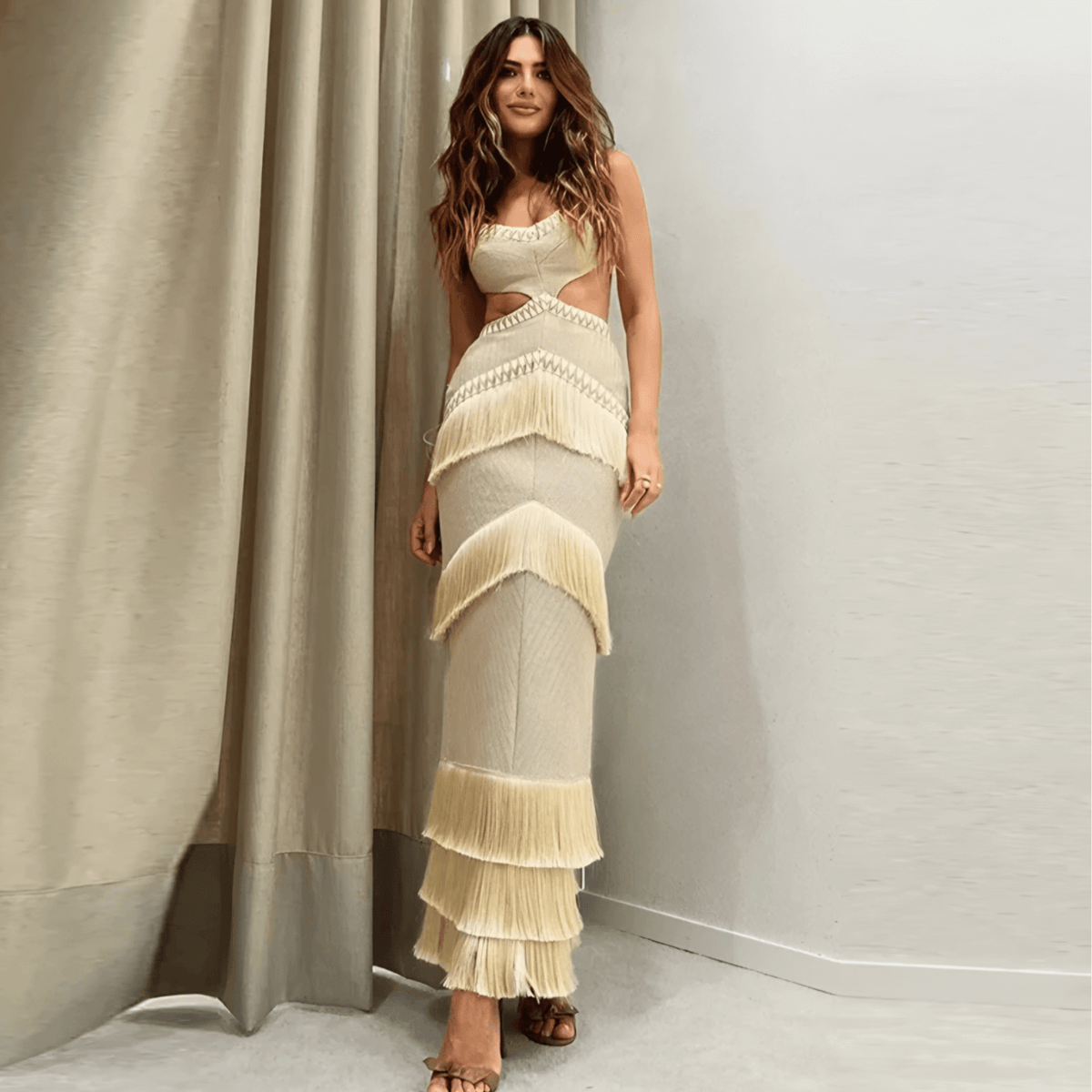 Vestido Longo de Festa com Franjas e Recorte na Cintura – Oranira