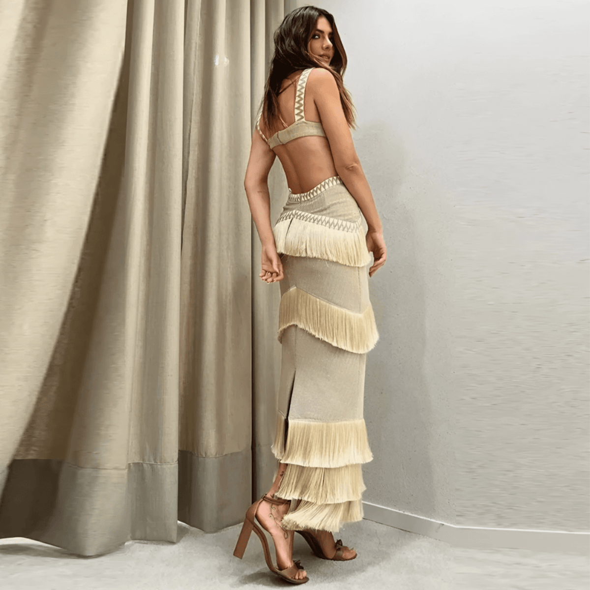 Vestido Longo de Festa com Franjas e Recorte na Cintura – Oranira