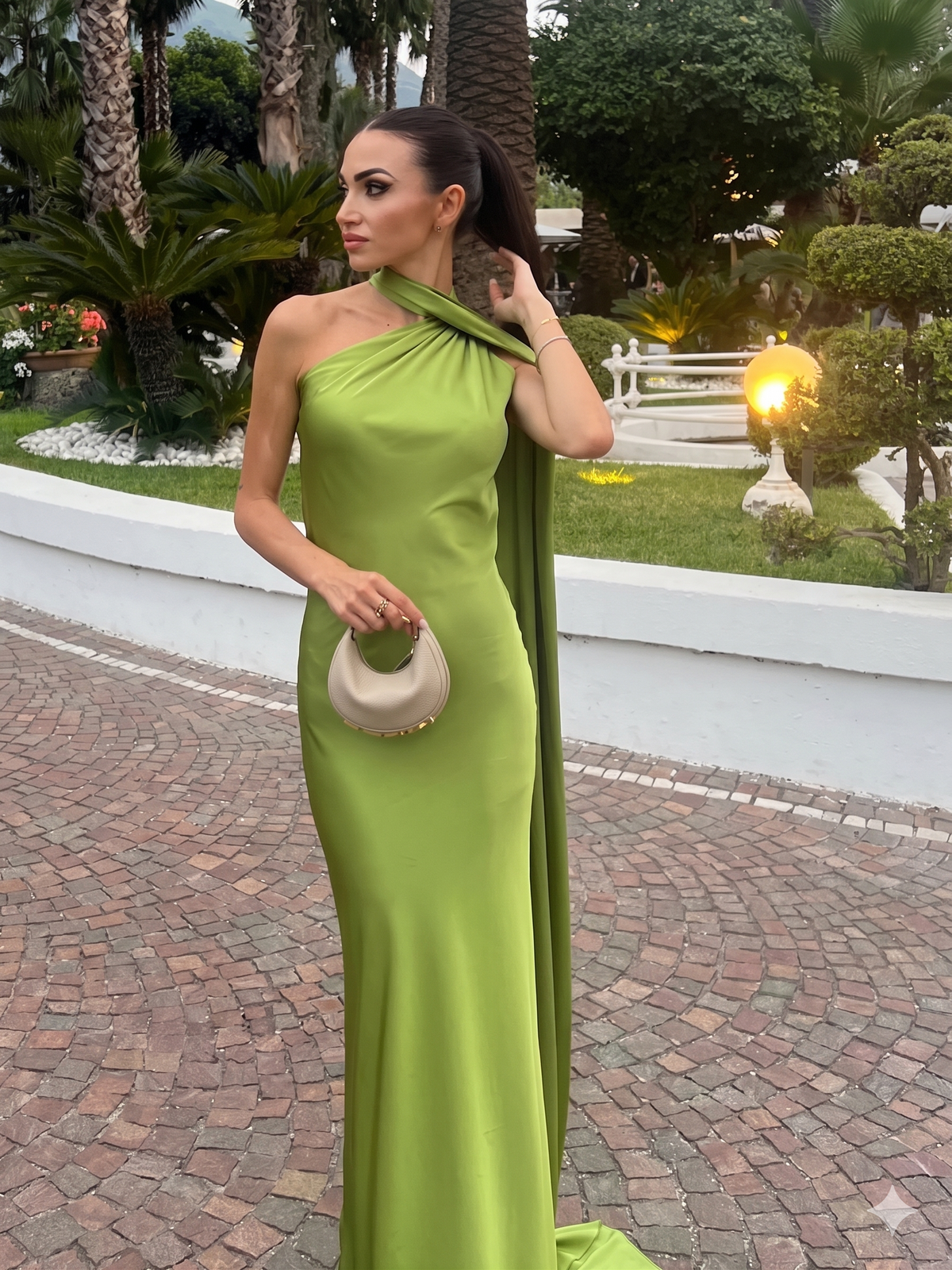 Vestido Longo de Festa em Cetim com Echarpe Fluida – Eliana