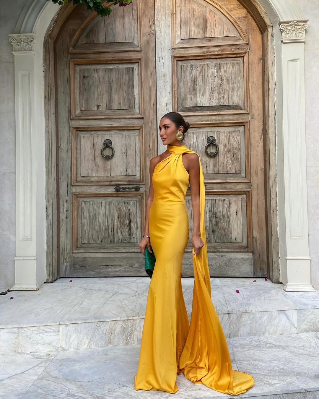 Vestido Longo de Festa em Cetim com Echarpe Fluida – Eliana