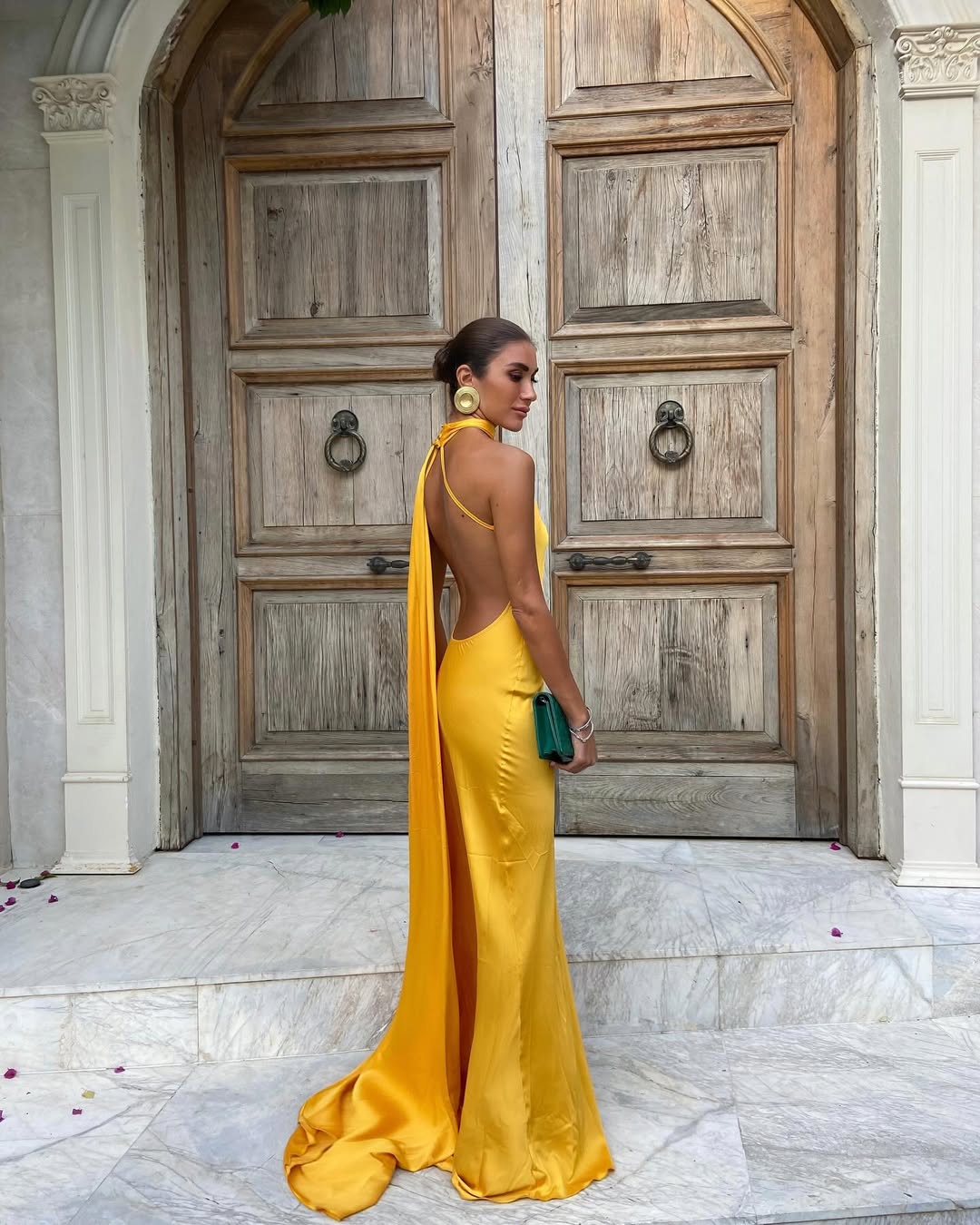 Vestido Longo de Festa em Cetim com Echarpe Fluida – Eliana