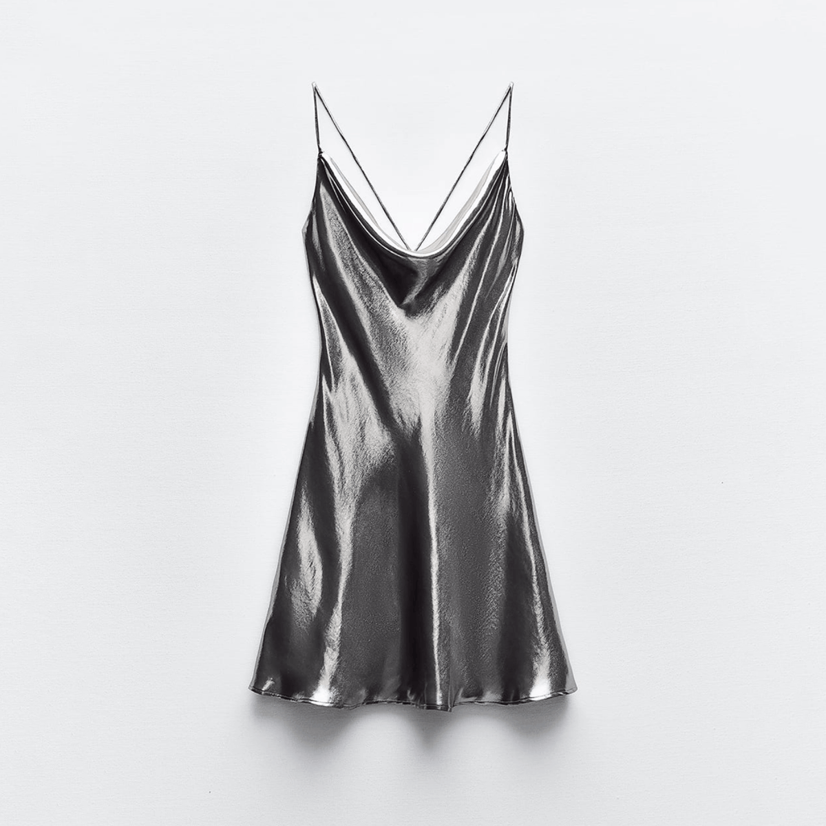 Minivestido Prata Metalizado com Gola Boba – Lis