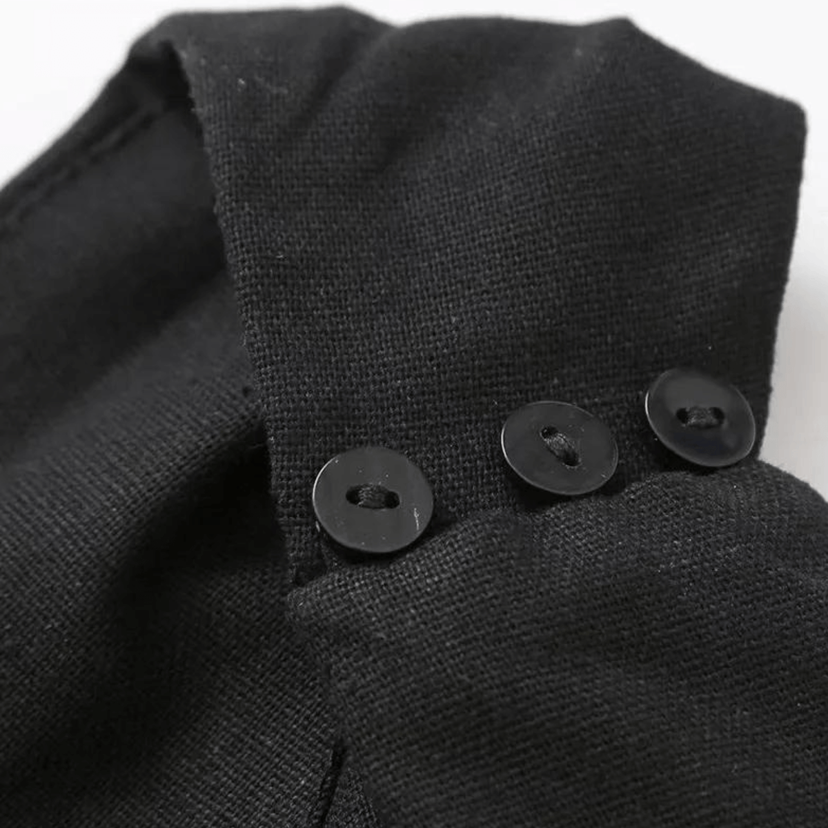 Vestido Midi Preto com Gola Halter e Franjas Longas Vazadas – Renata