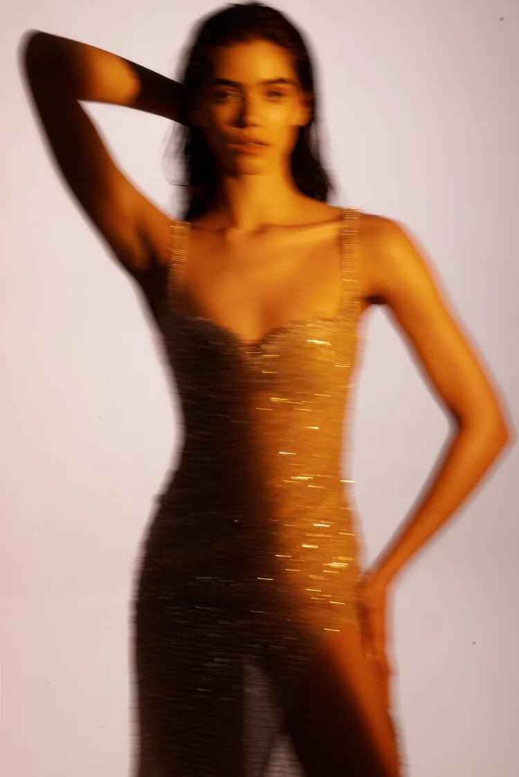 Vestido de Festa Midi Dourado com Brilho e Corset Transparente – Novarina