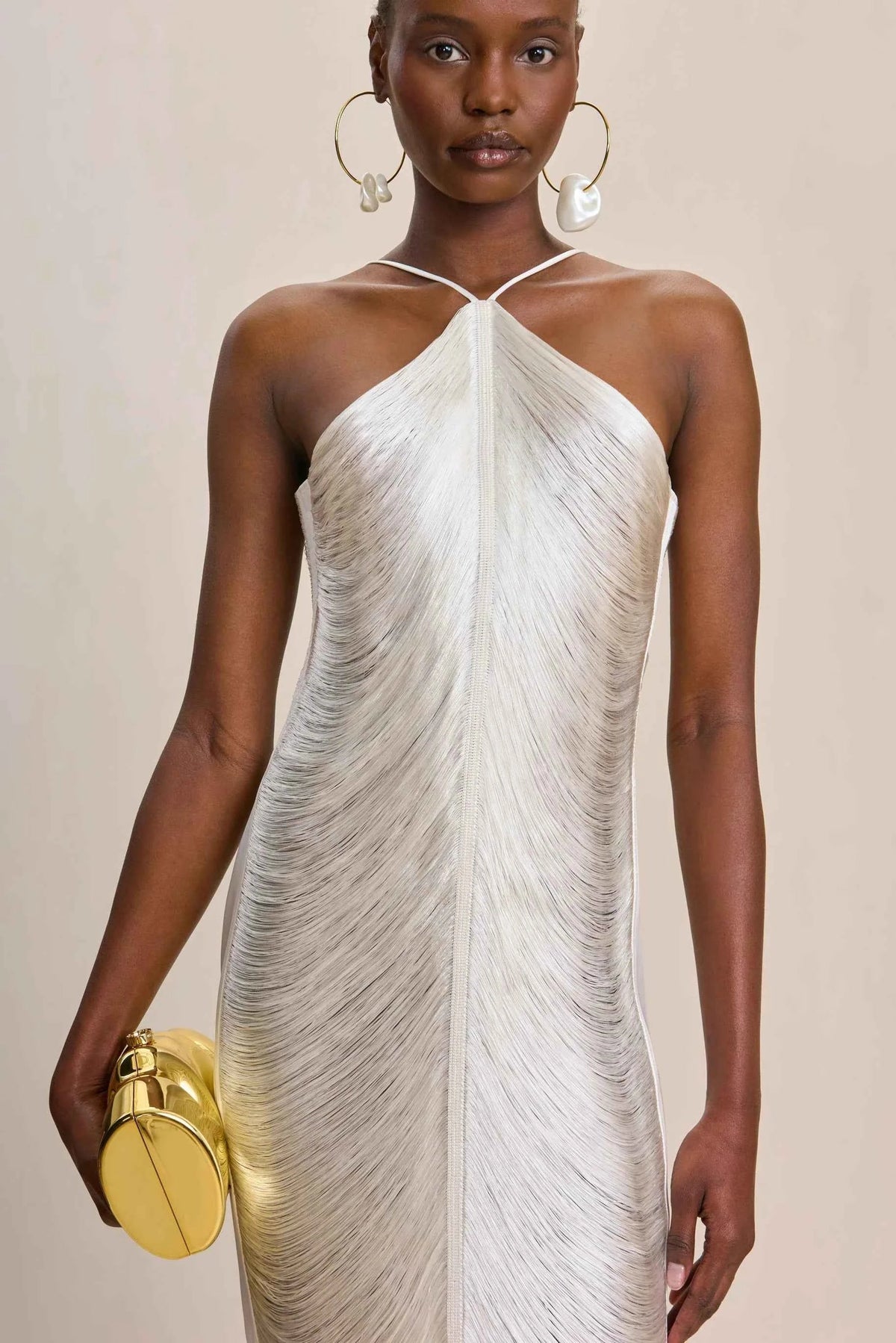 Vestido Longo de Festa com Franjas Metalizadas e Decote Halter Feminino – Amanora