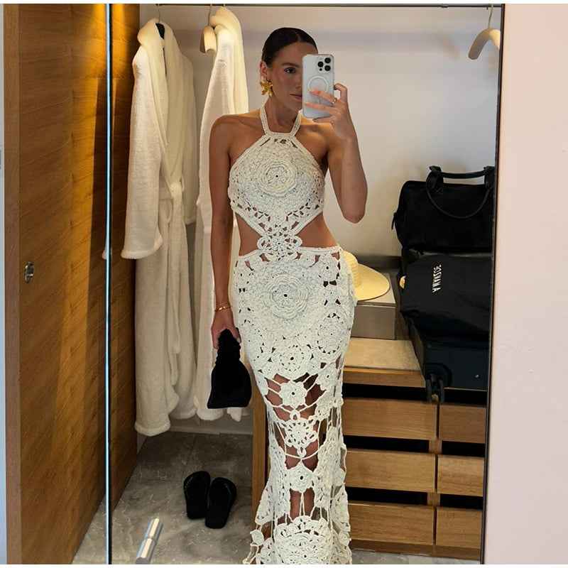 Vestido Longo de Crochê com Recortes – Liranira