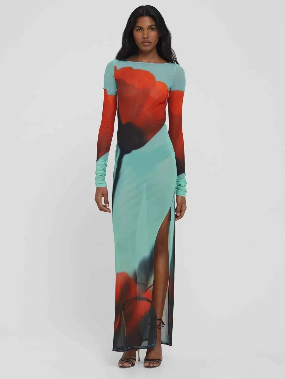 Vestido Longo de Tule Estampado com Gola Canoa e Manga Longa – Milalina