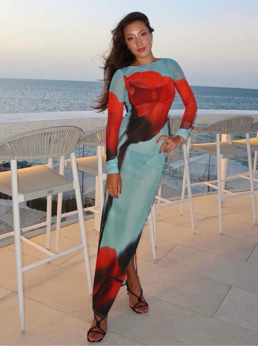 Vestido Longo de Tule Estampado com Gola Canoa e Manga Longa – Milalina