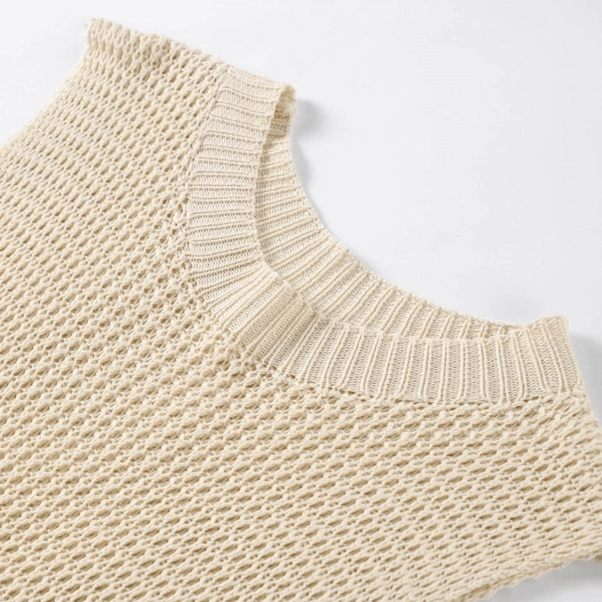 Vestido Curto de Crochê Artesanal com Franjas e Gola Alta – Ralinora