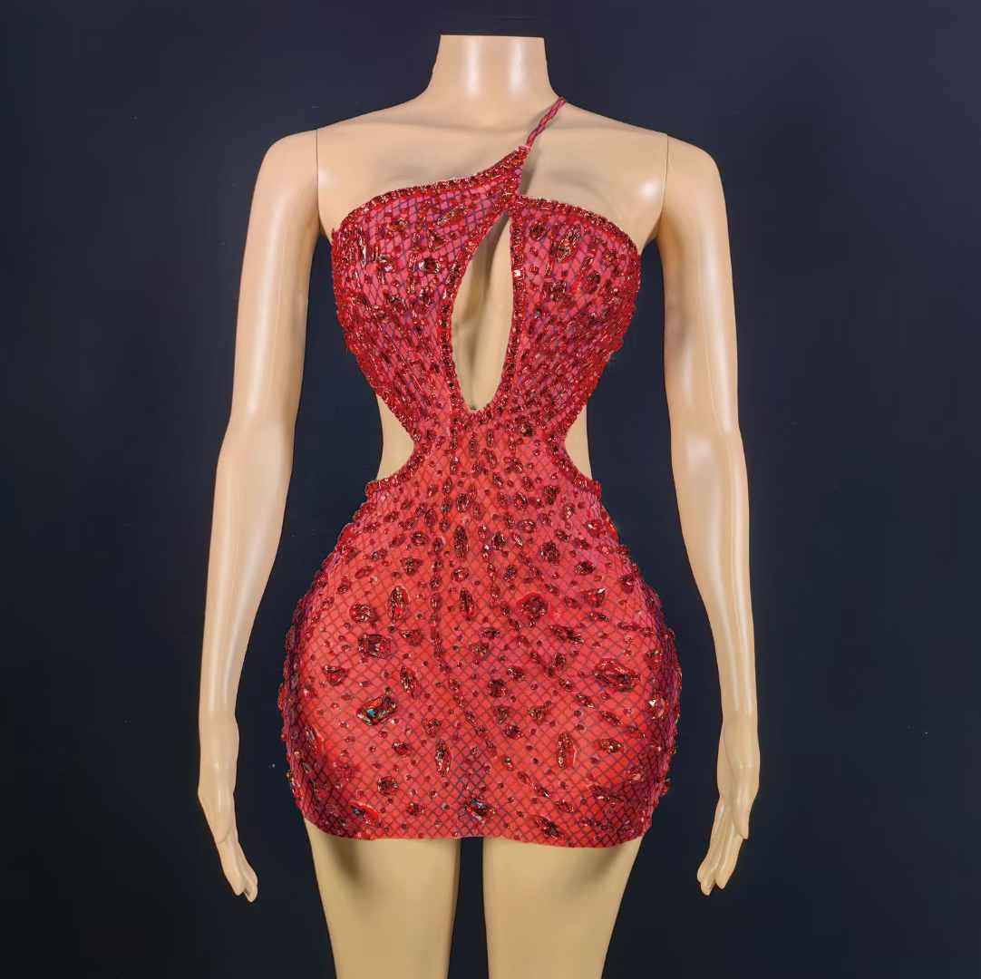 Vestido Curto de Festa com Recortes Laterais e Decote Halter – Yalinora