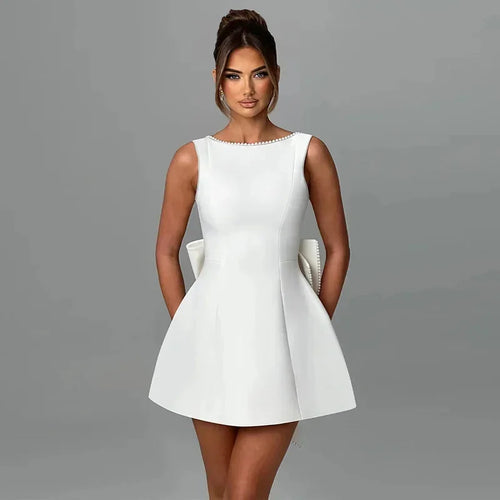 Vestido de Festa Curto Estruturado com Maxi Laço nas Costas e Detalhe de Pérolas – Aster