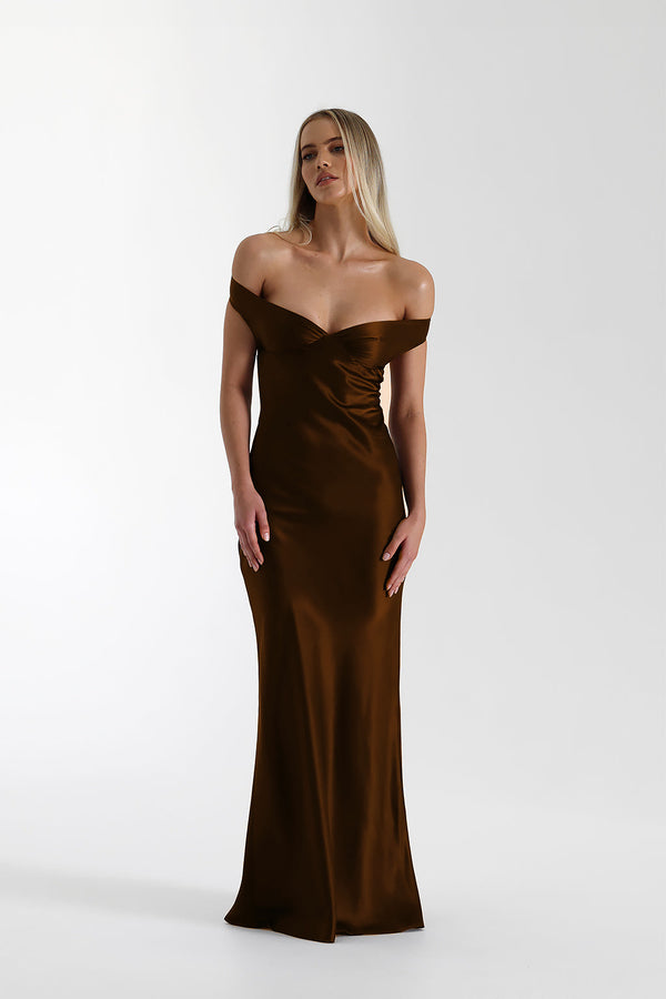 Vestido de Festa Longo de Cetim com Decote Coração Ombro a Ombro – Suelen