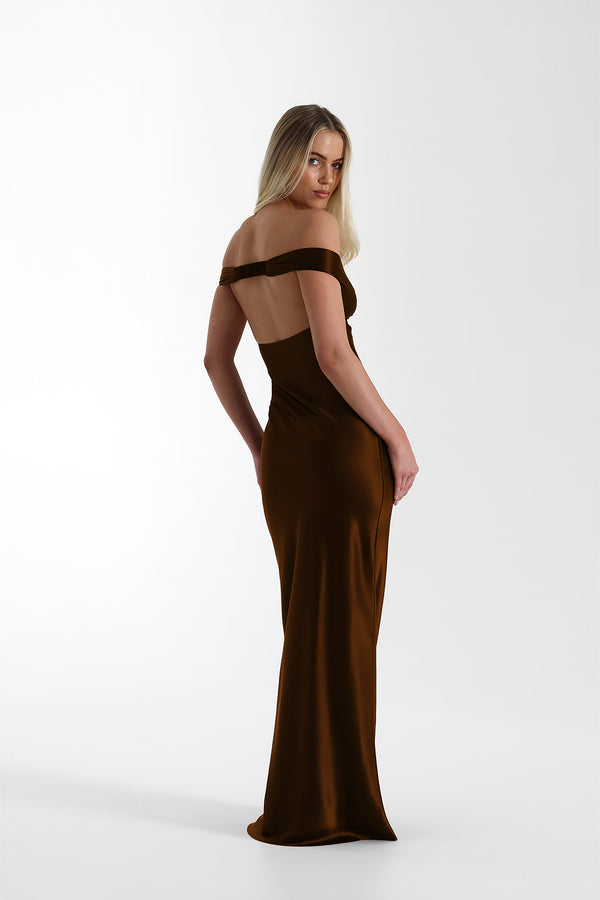 Vestido de Festa Longo de Cetim com Decote Coração Ombro a Ombro – Suelen